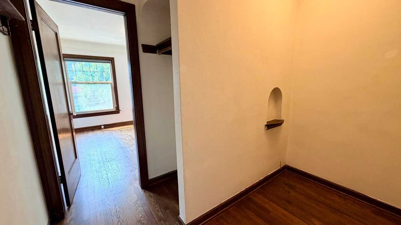 Devoe Apartments - Photo 7 of 17