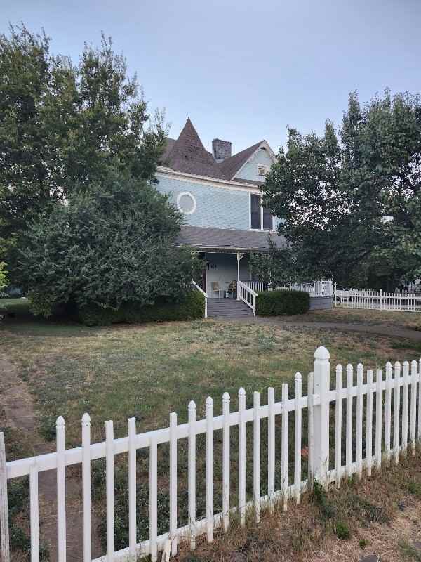 601 N Grand Ave #2