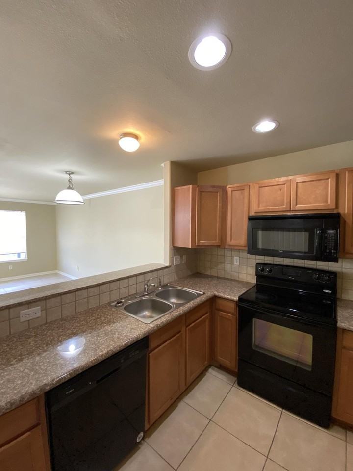 4449 South St - Photo 2 of 20