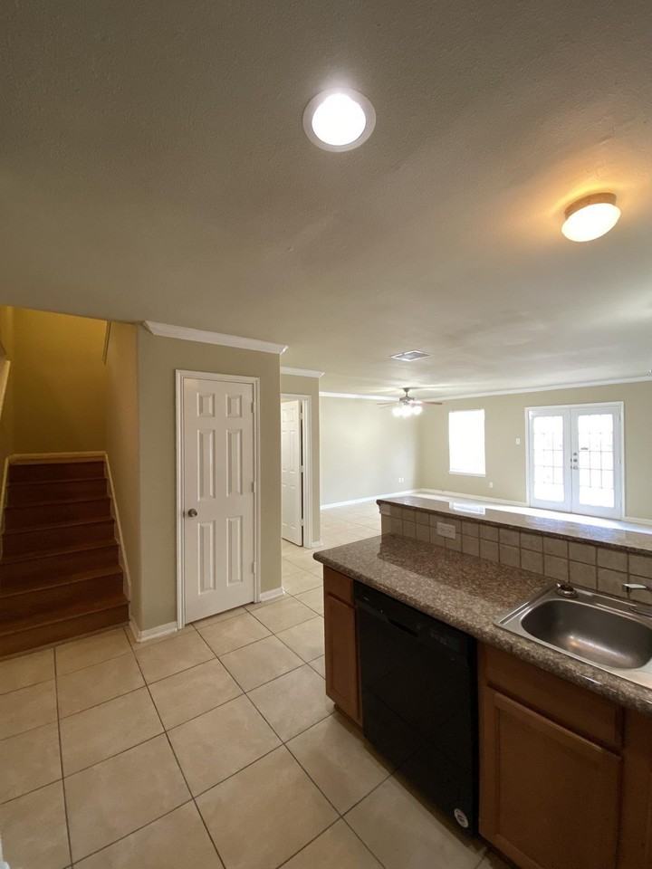 4449 South St - Photo 4 of 20
