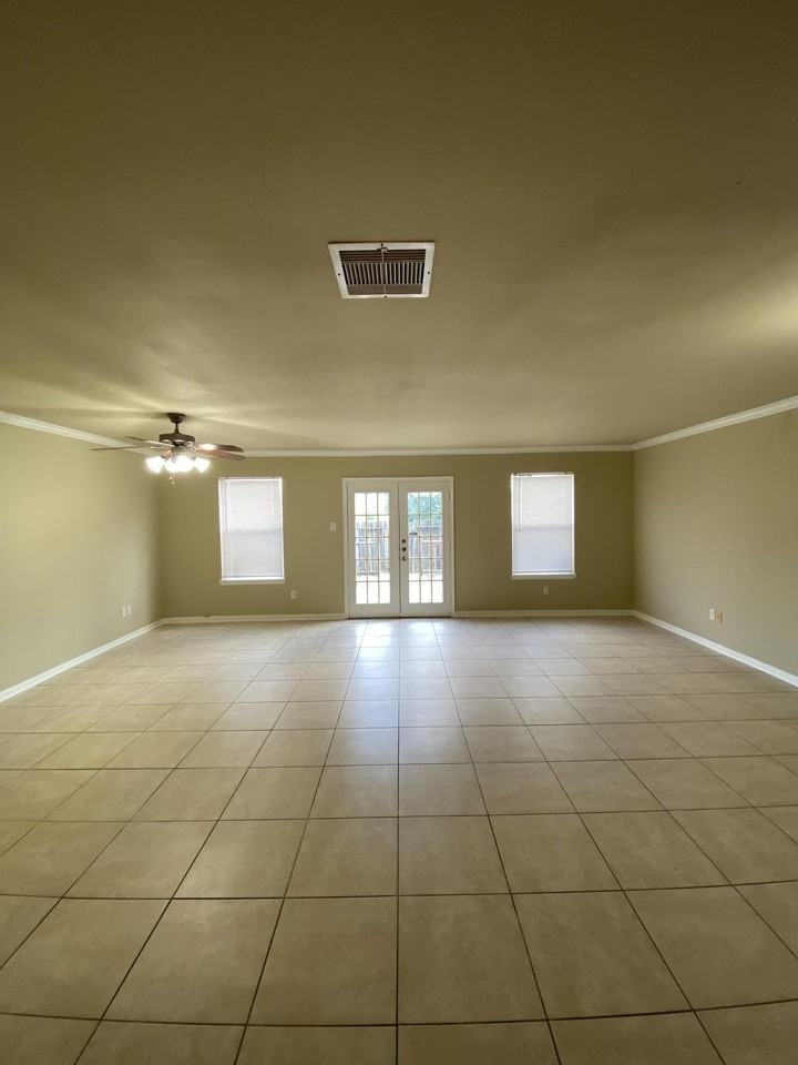 4449 South St - Photo 5 of 20