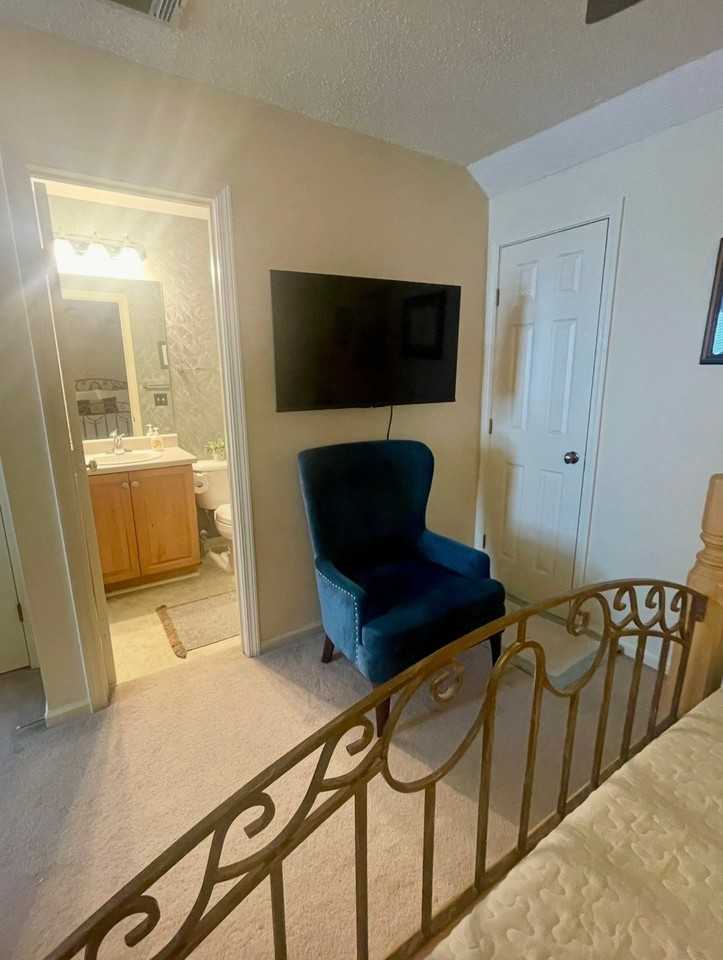 214 Foxbury Sq - Photo 2 of 12