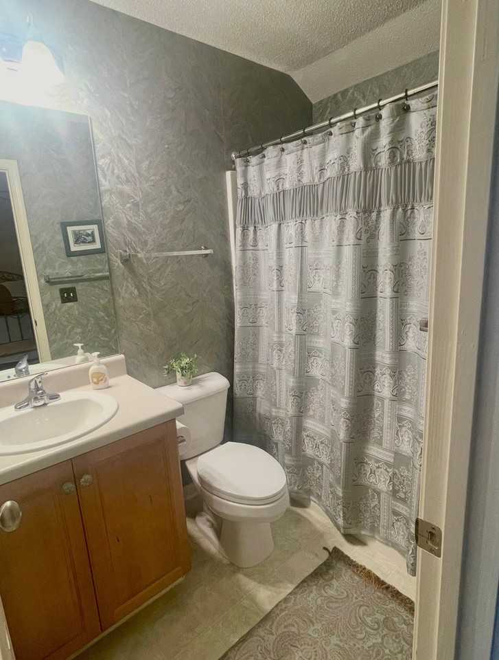 214 Foxbury Sq - Photo 3 of 12