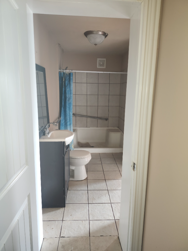 1017 E Wells Ave #D - Photo 7 of 11