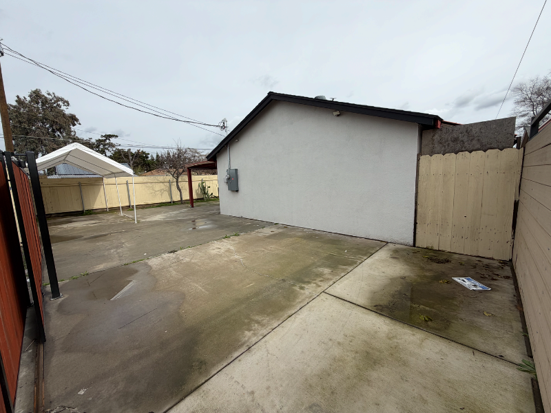 1709 Margaret Way - Photo 5 of 10