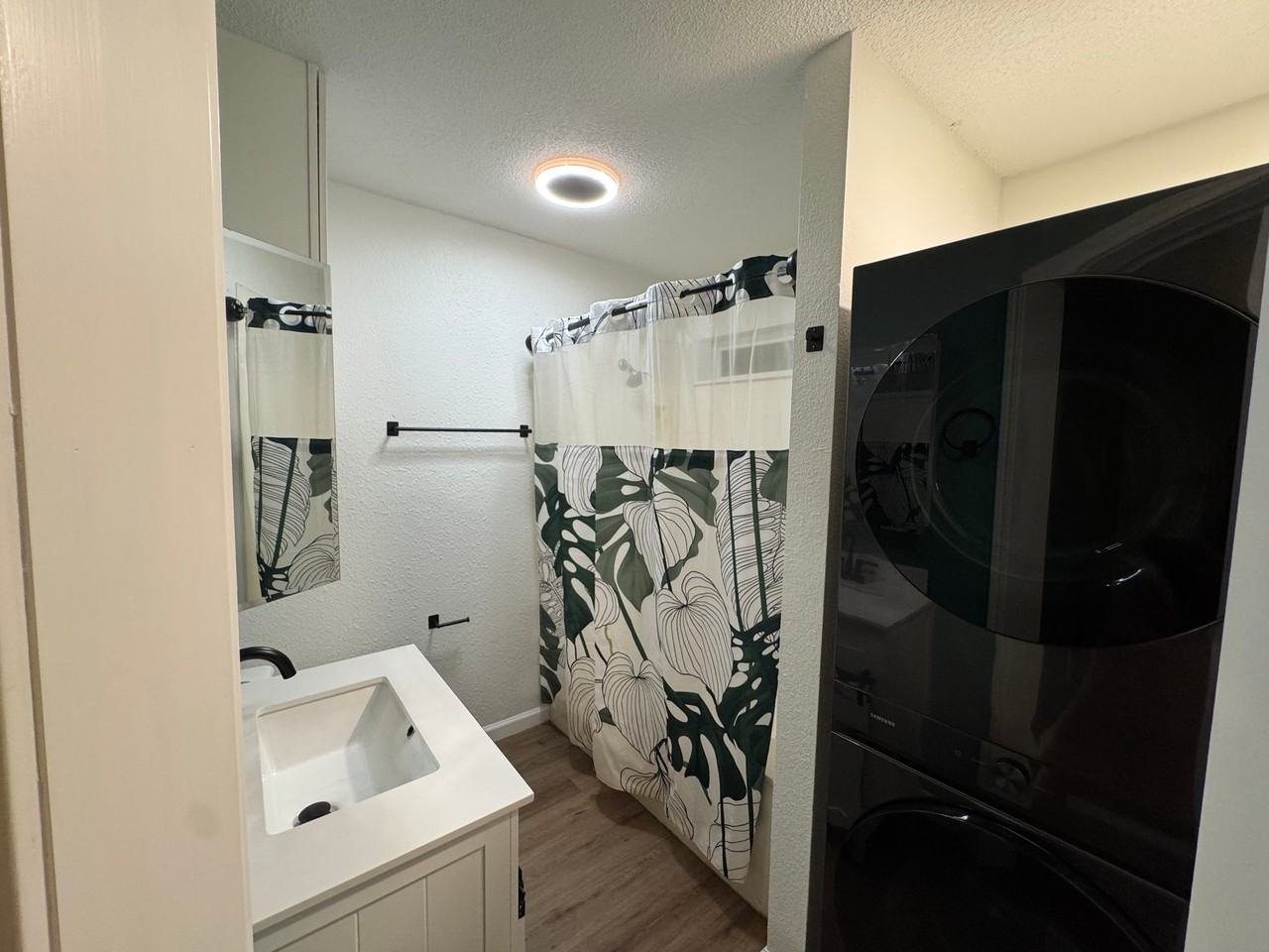 1123 Disraeli Cir