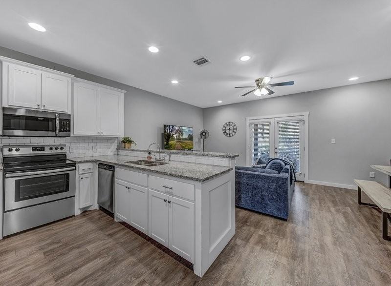 3320 Robin Ln - Photo 4 of 18