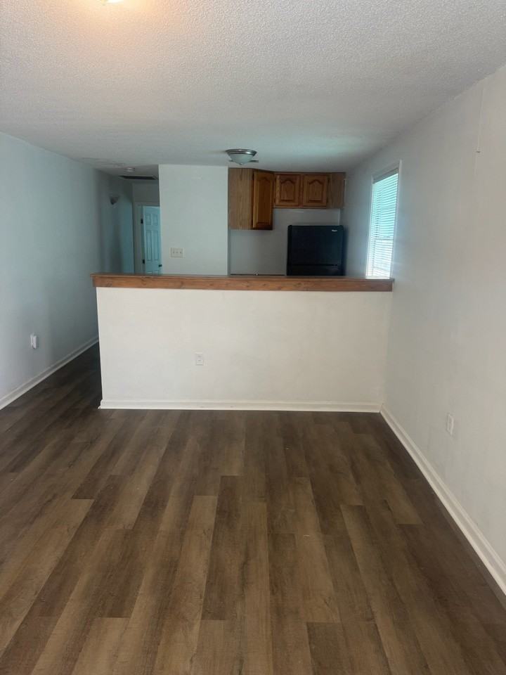 516 516/518 S Hennessey St - Photo 2 of 7