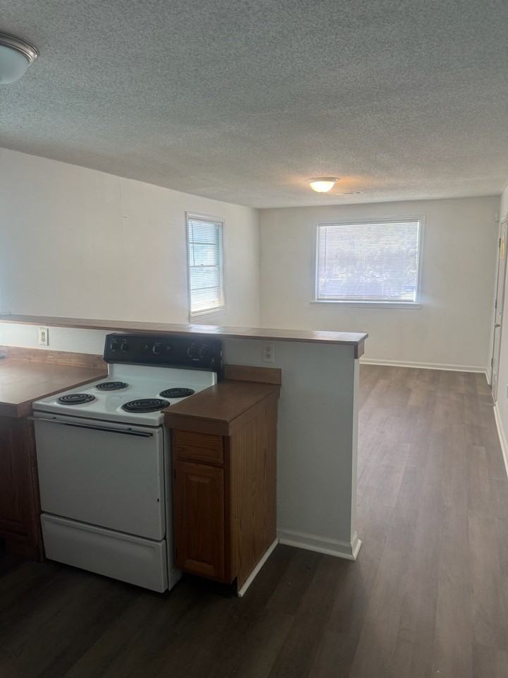 516 516/518 S Hennessey St - Photo 3 of 7
