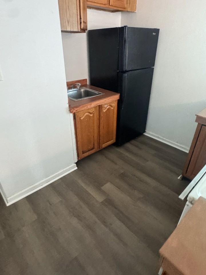 516 516/518 S Hennessey St - Photo 4 of 7