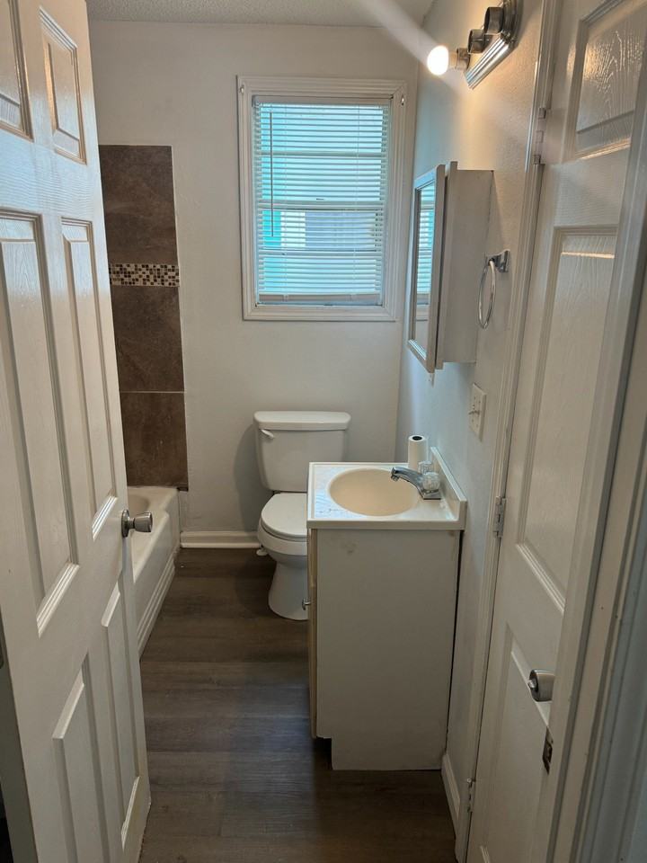 516 516/518 S Hennessey St - Photo 5 of 7