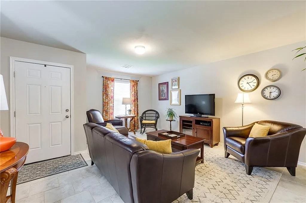 10120 Sussex Pl - Photo 2 of 11