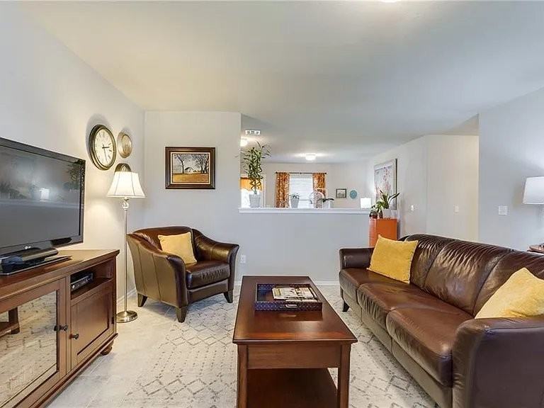 10120 Sussex Pl - Photo 3 of 11