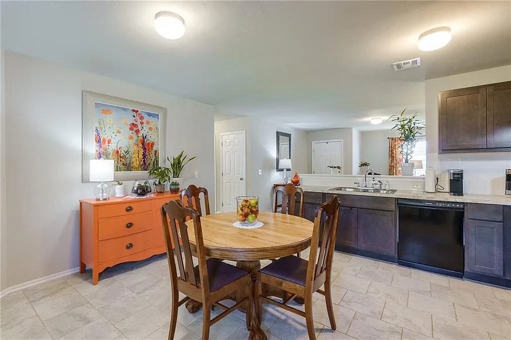 10120 Sussex Pl - Photo 4 of 11