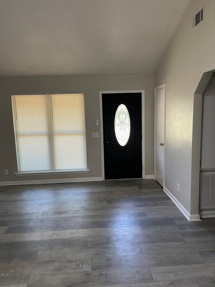 6210 Lynridge Ave - Photo 7 of 14