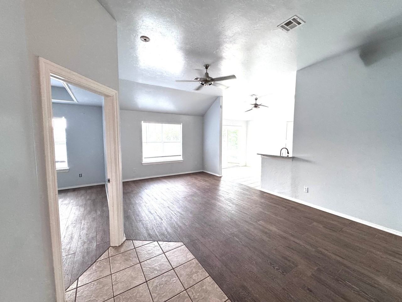 601 Nw 114th St - Photo 2 of 17