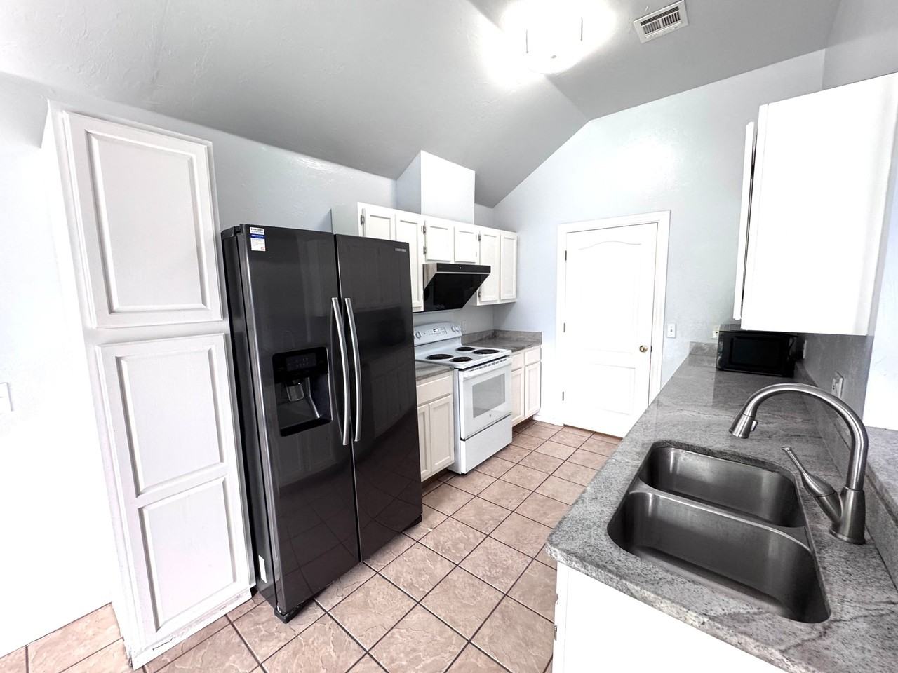 601 Nw 114th St - Photo 4 of 17