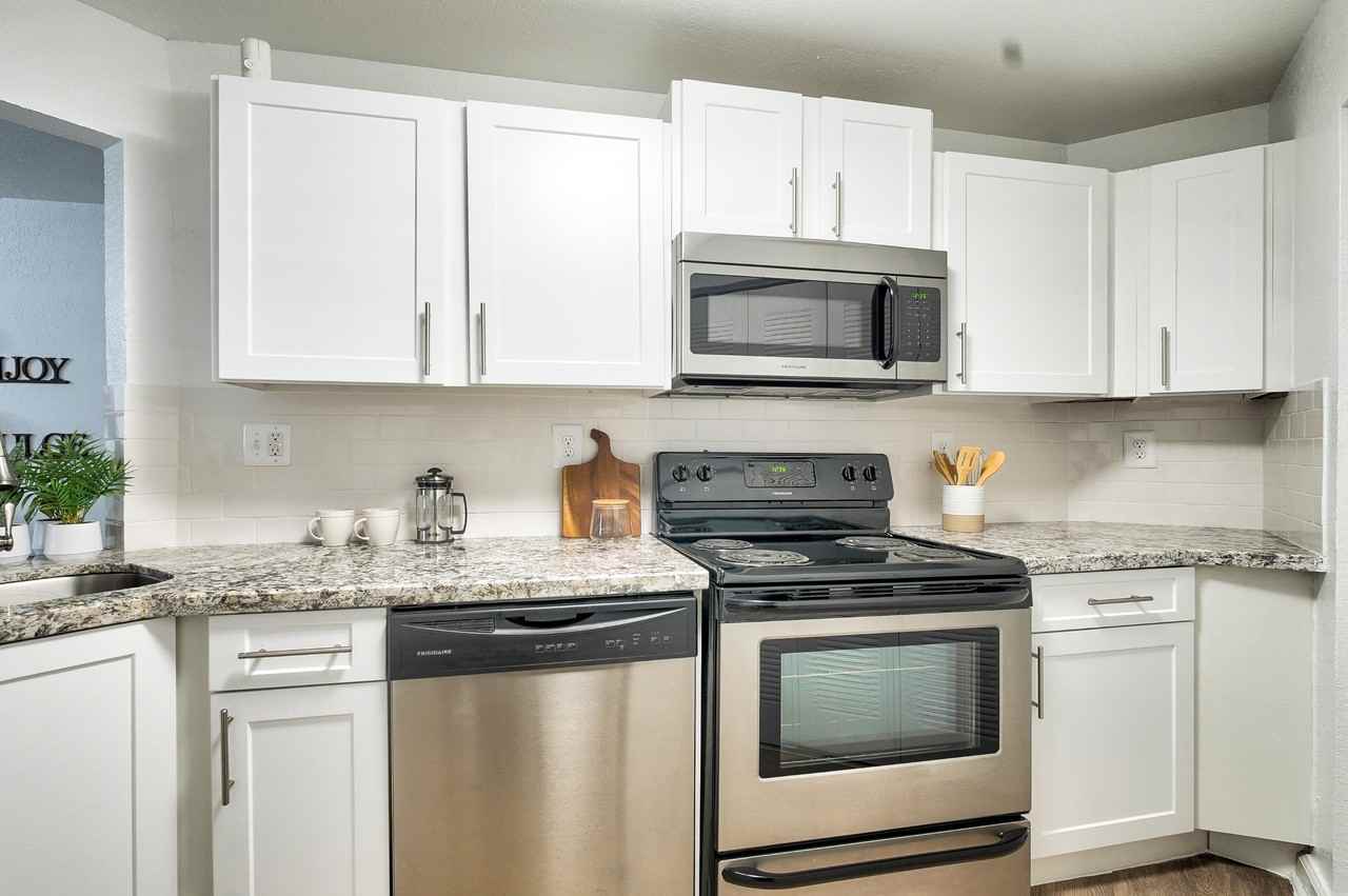 Emerald Palms Apartment Homes - Photo 2 of 41