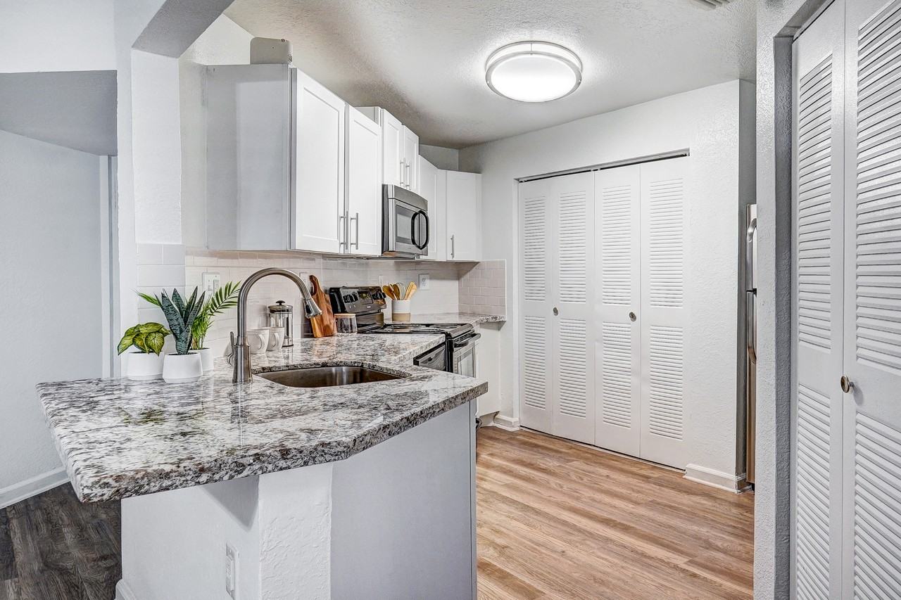 Emerald Palms Apartment Homes - Photo 3 of 41