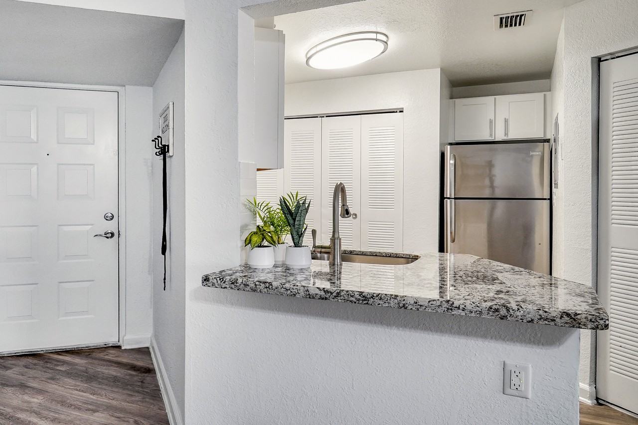 Emerald Palms Apartment Homes - Photo 5 of 41