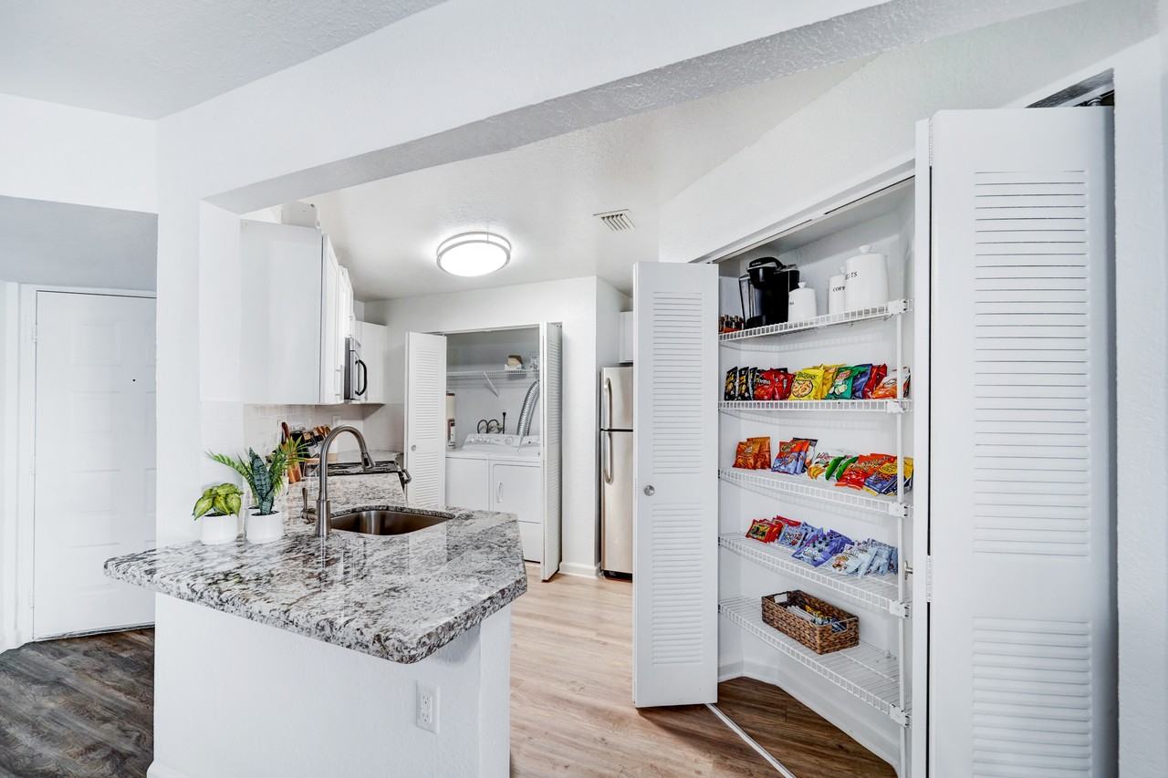 Emerald Palms Apartment Homes - Photo 6 of 41