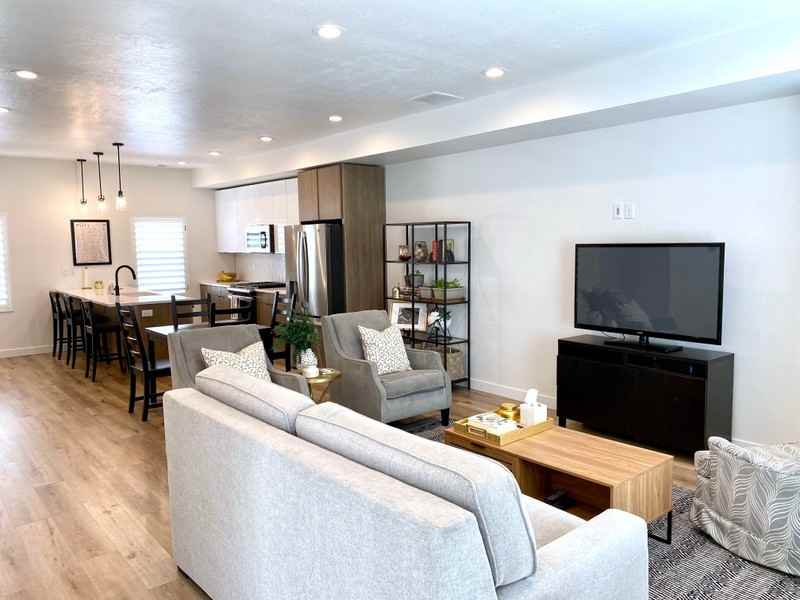 620 N Orchard Dr #4 - Photo 5 of 19