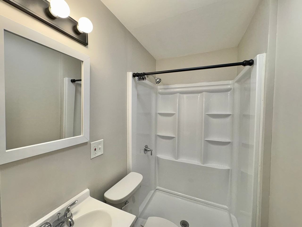 163 Macomber Ave #1B - Photo 4 of 9