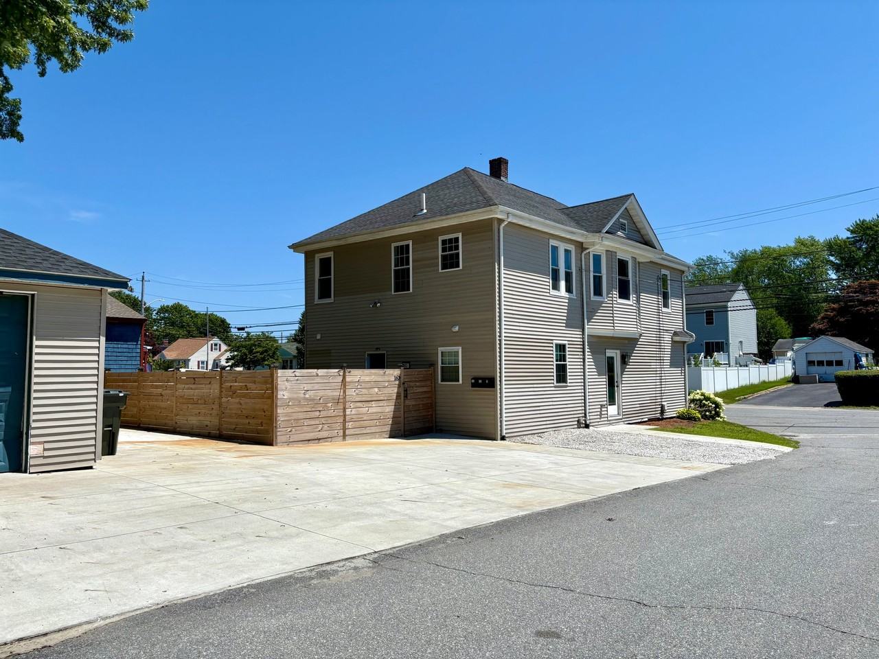 163 Macomber Ave #1B - Photo 6 of 9