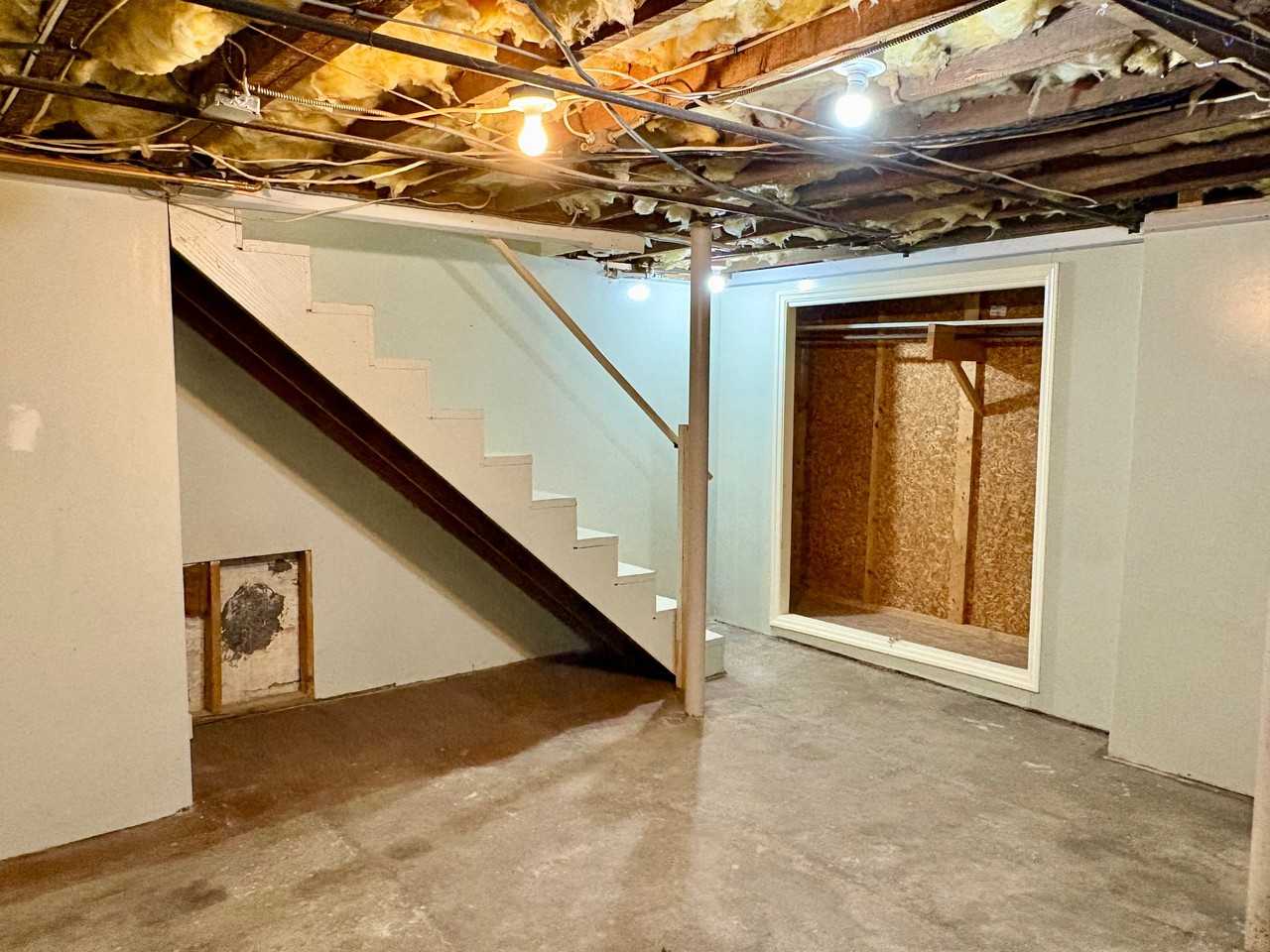 163 Macomber Ave #1B - Photo 7 of 9
