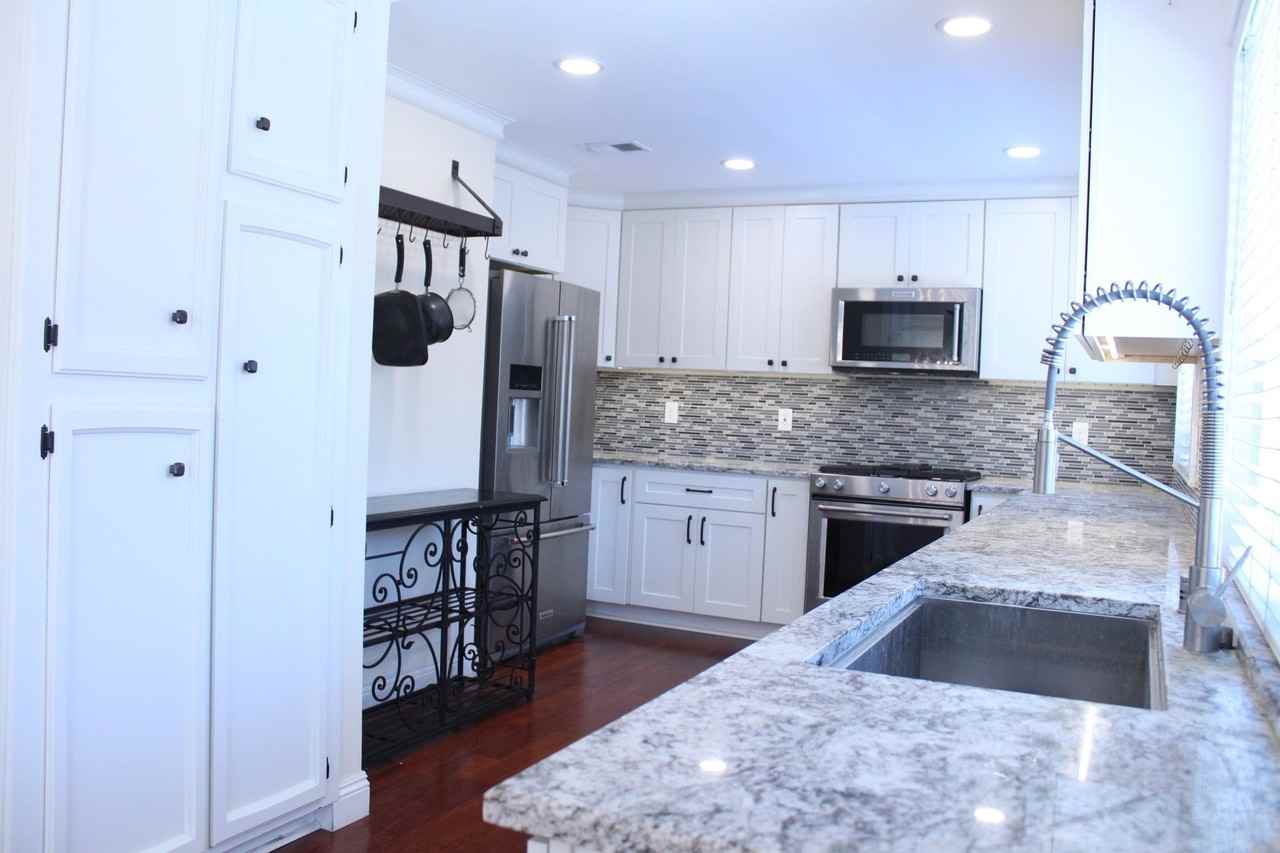 9100 Castlebar Way - Photo 5 of 19
