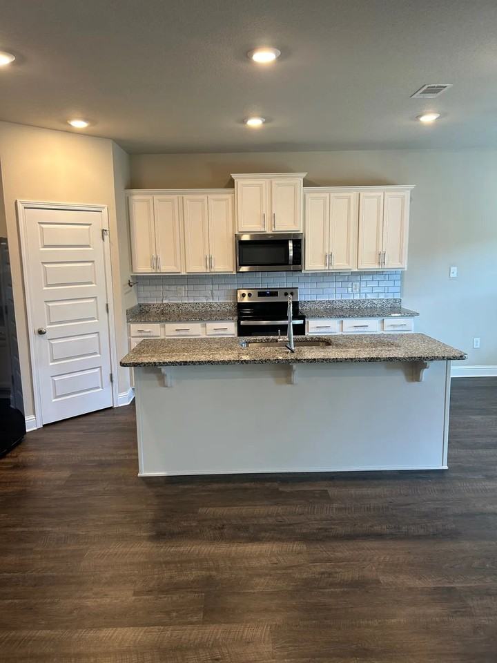 9466 Belle Creek Dr - Photo 3 of 12
