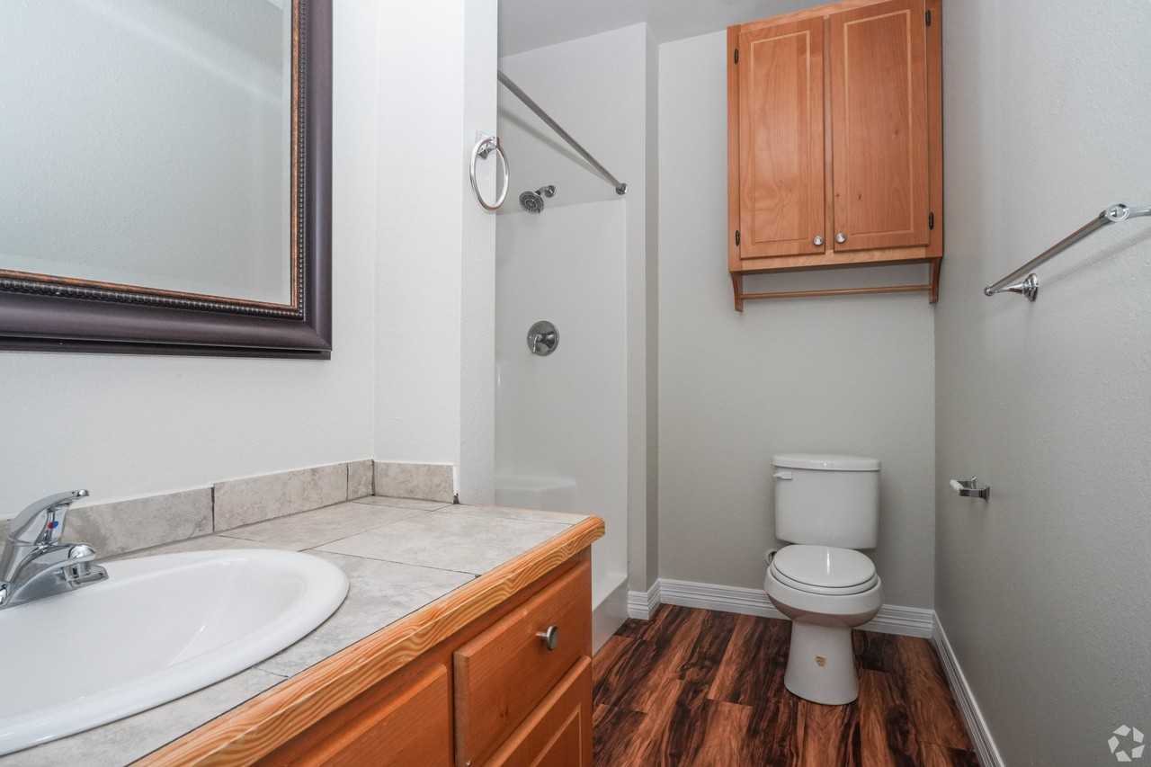 621 Fieldstone Ln - Photo 3 of 14