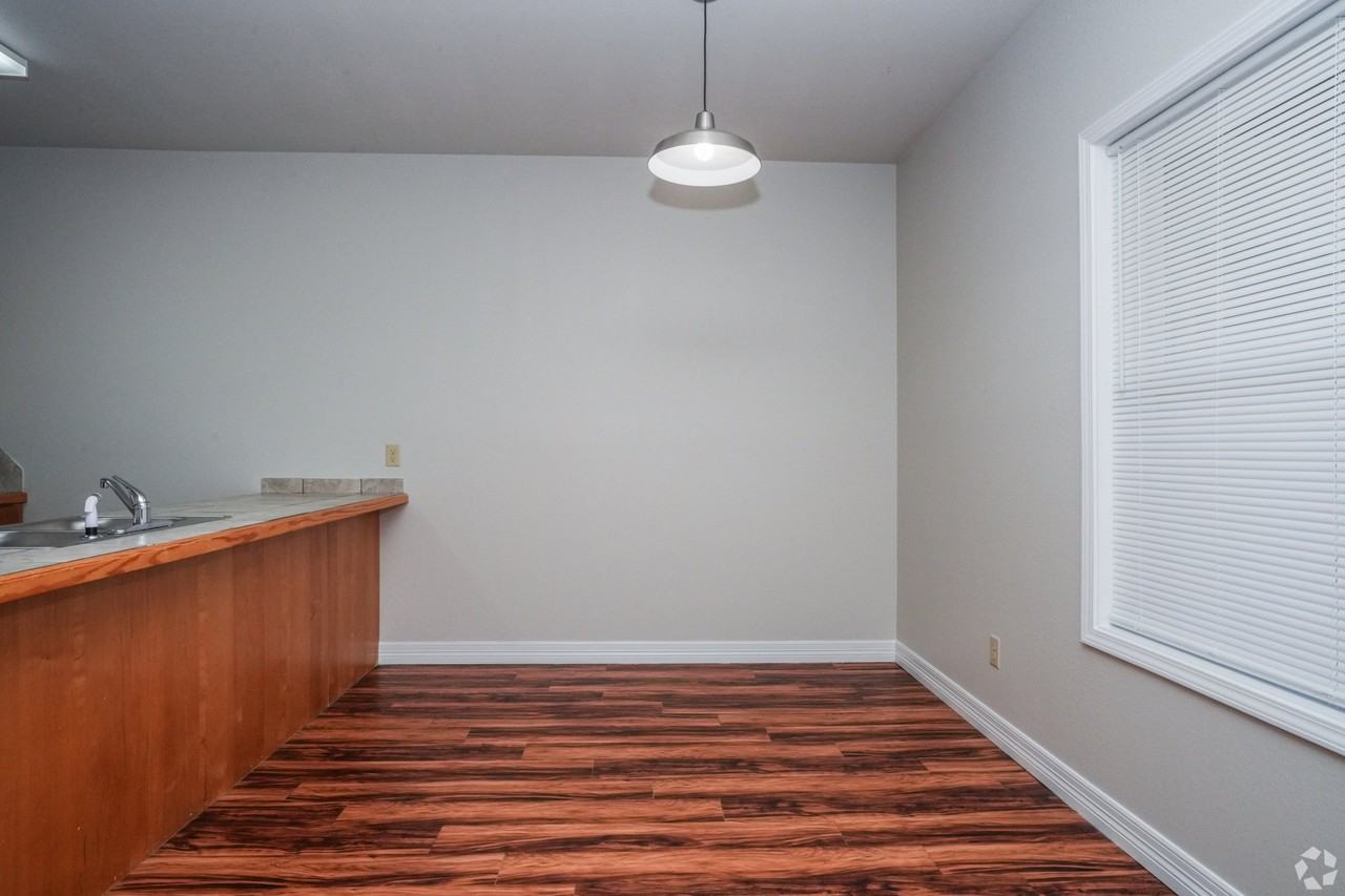 621 Fieldstone Ln - Photo 6 of 14