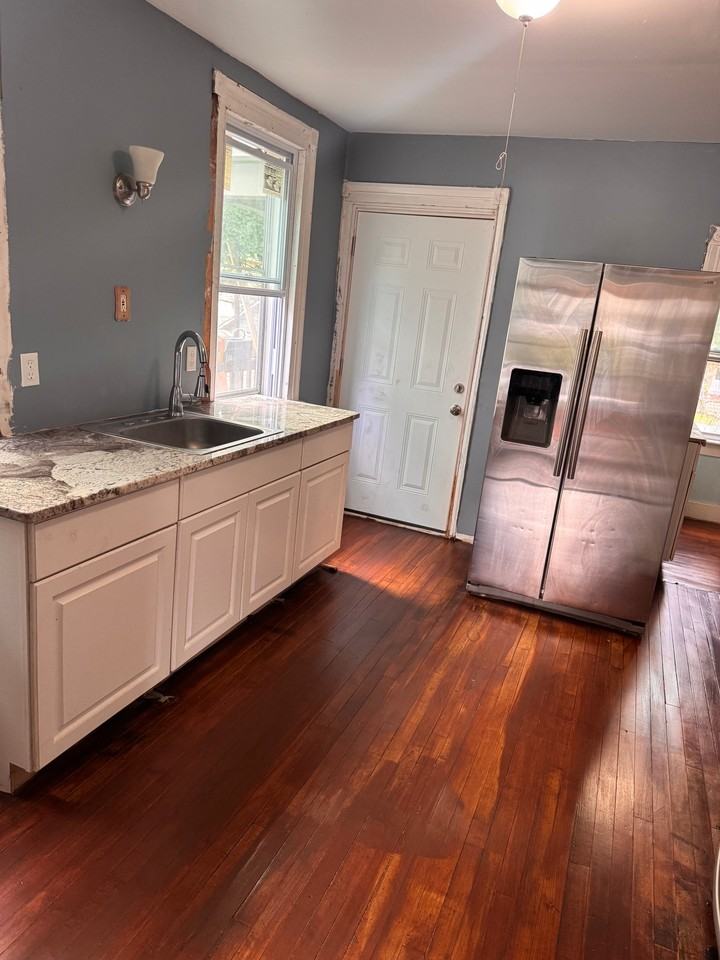 35 Whiting Ave - Photo 2 of 12