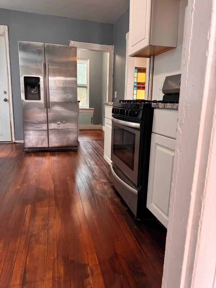 35 Whiting Ave - Photo 4 of 12