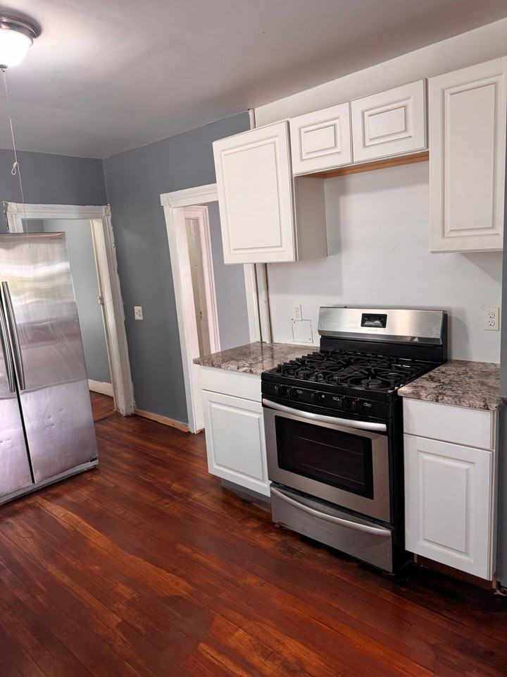 35 Whiting Ave - Photo 5 of 12