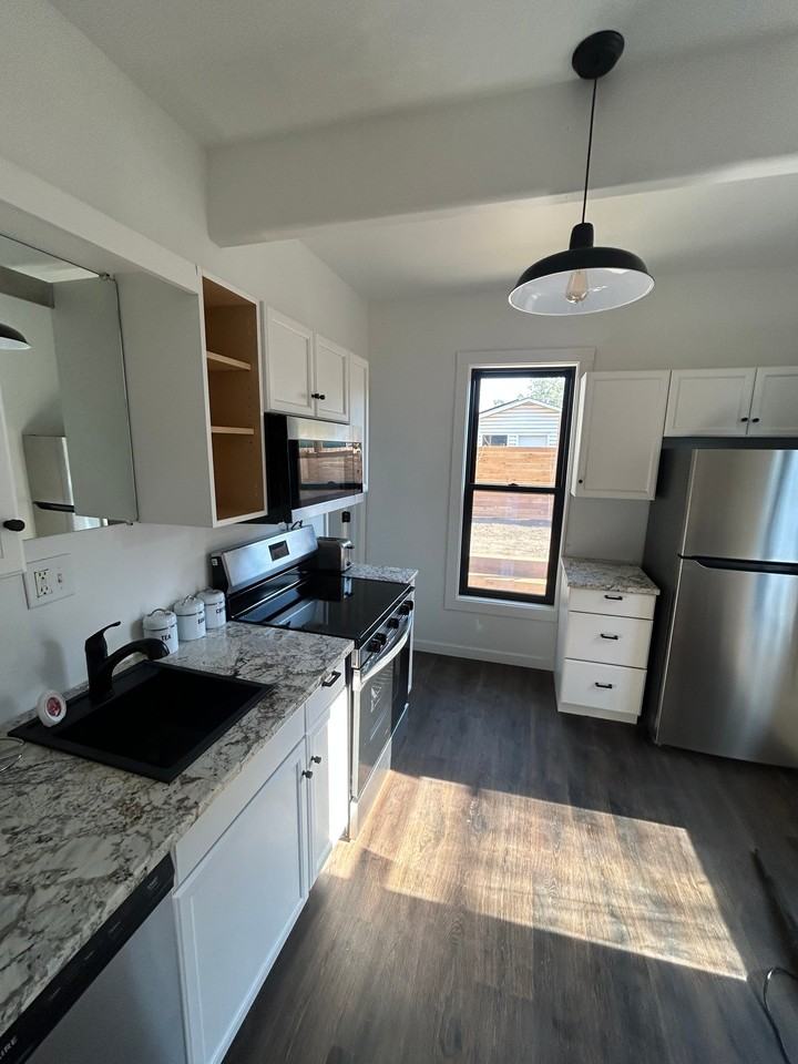 204 Chipeta Ave - Photo 2 of 9