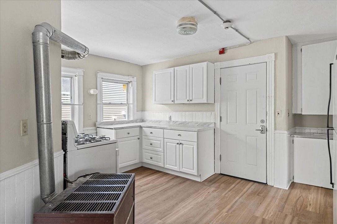 53 1/2 Sterling Ave #2 - Photo 4 of 10