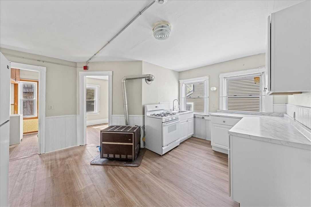 53 1/2 Sterling Ave #2 - Photo 5 of 10