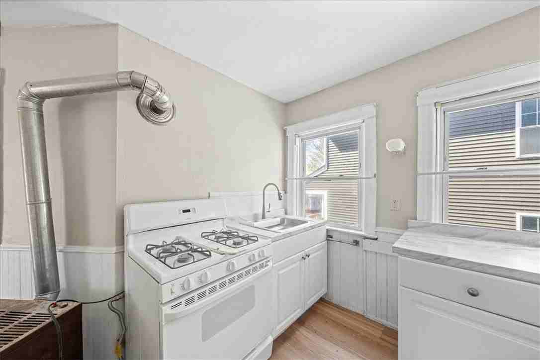 53 1/2 Sterling Ave #2 - Photo 6 of 10