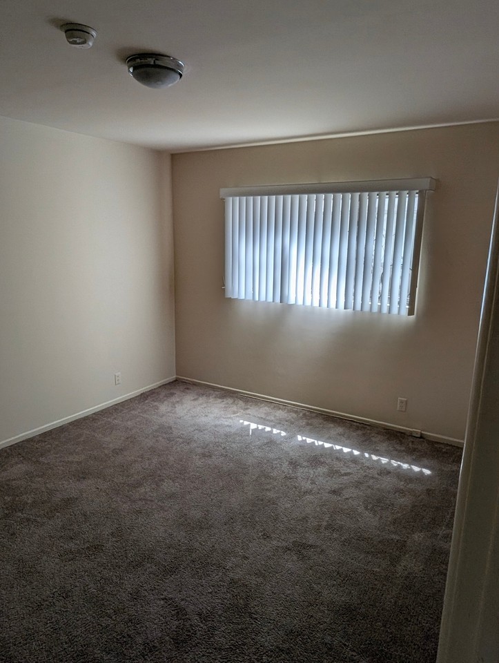 10524 Palms Blvd #2 - Photo 4 of 7