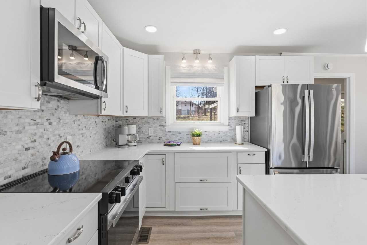 717 May Ct N - Photo 4 of 18