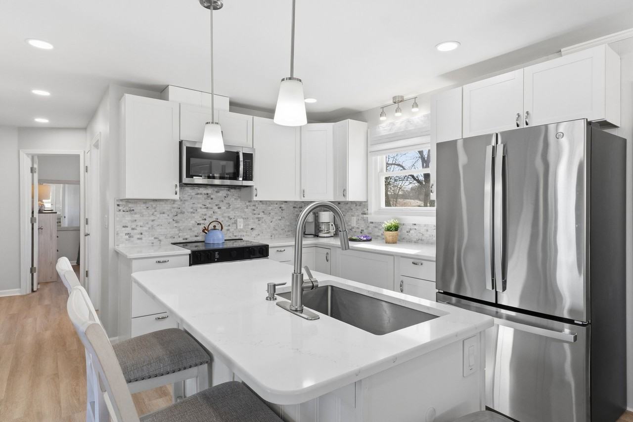 717 May Ct N - Photo 5 of 18