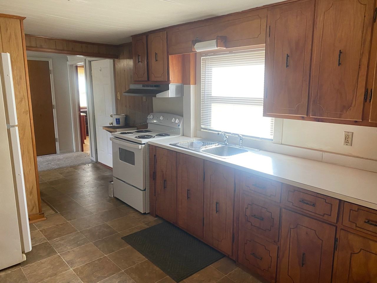 415 Bond St - Photo 3 of 7