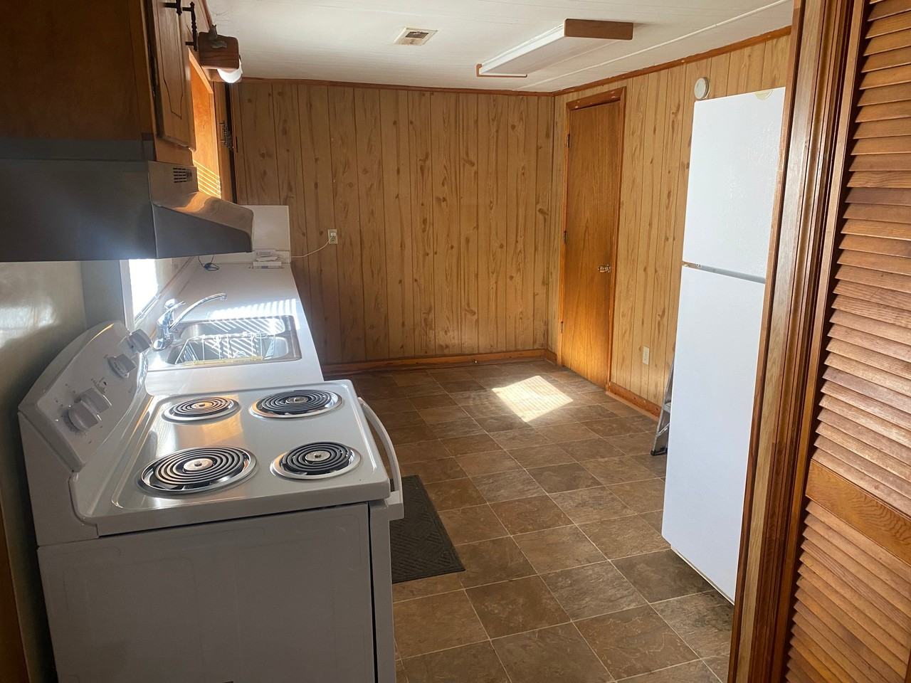415 Bond St - Photo 4 of 7