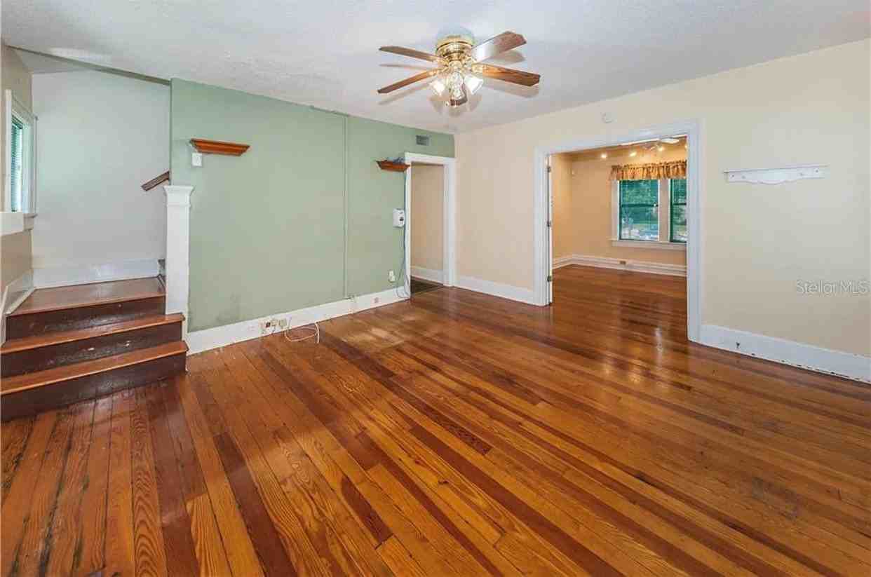 638 E Tarpon Ave - Photo 2 of 10
