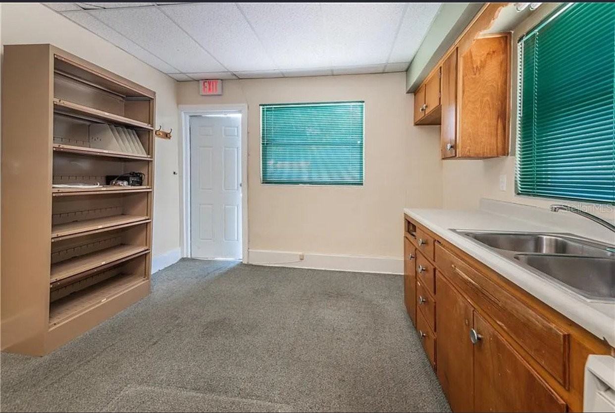 638 E Tarpon Ave - Photo 3 of 10