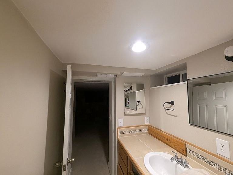 4801 W Irving St #1 - Photo 3 of 14
