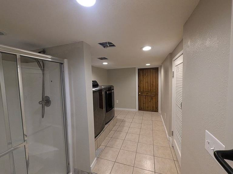 4801 W Irving St #1 - Photo 6 of 14