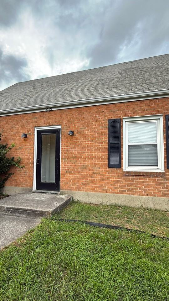 1621 Brandon Ave Sw #A - Photo 2 of 17
